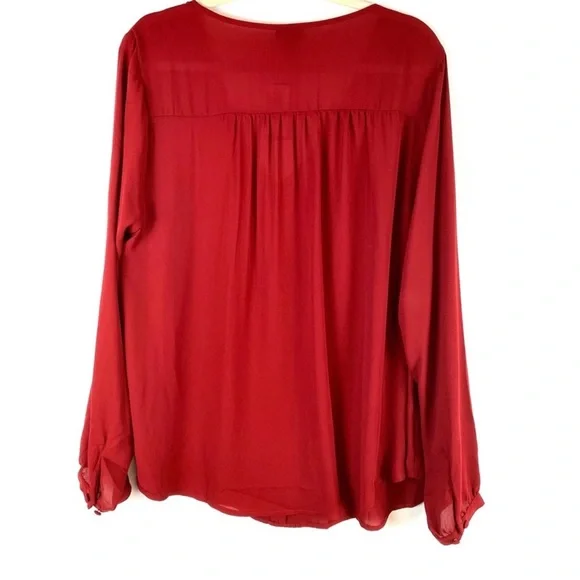 New Torrid 1X Plus Georgette Red Pintuck Button Front Blouse 18305011 - Picture 4 of 9